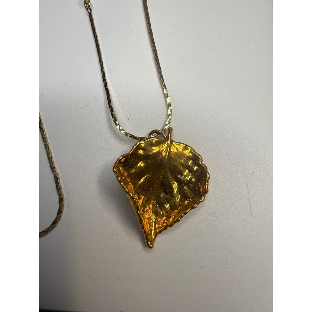 Gold Tone Hammered Leaf Pendant Necklace Nature Botanical Flat Link Chain 18in